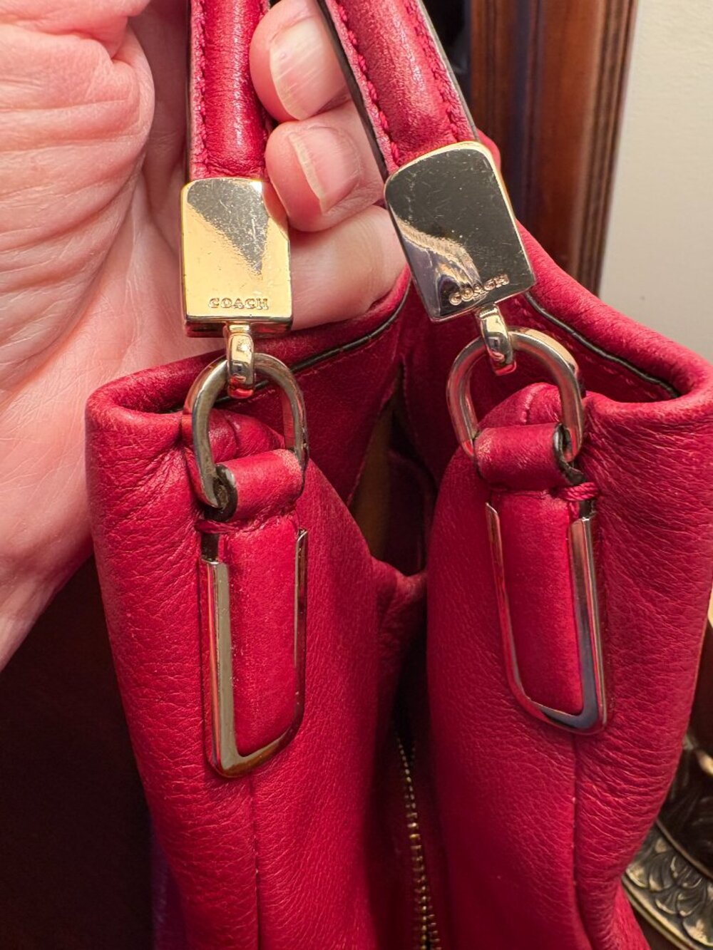 Pristine Coach Cherry Red Leather Shoulder Bag - Picture 4 of 10